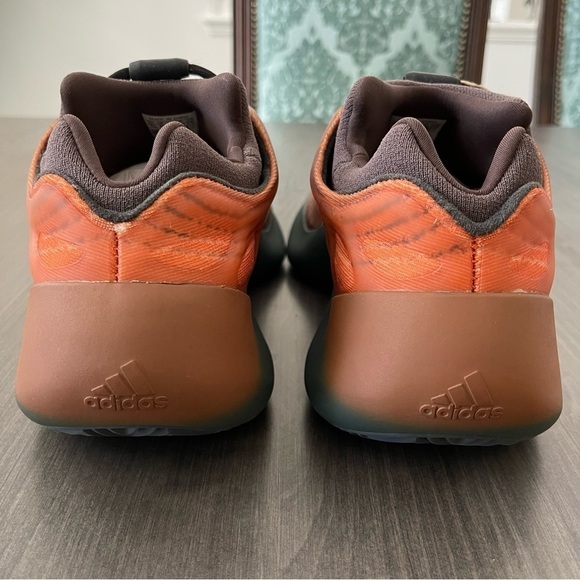 adidas Yeezy 700 V3 GY4109 Copper Fade size 10.5 NWT - Picture 5 of 12